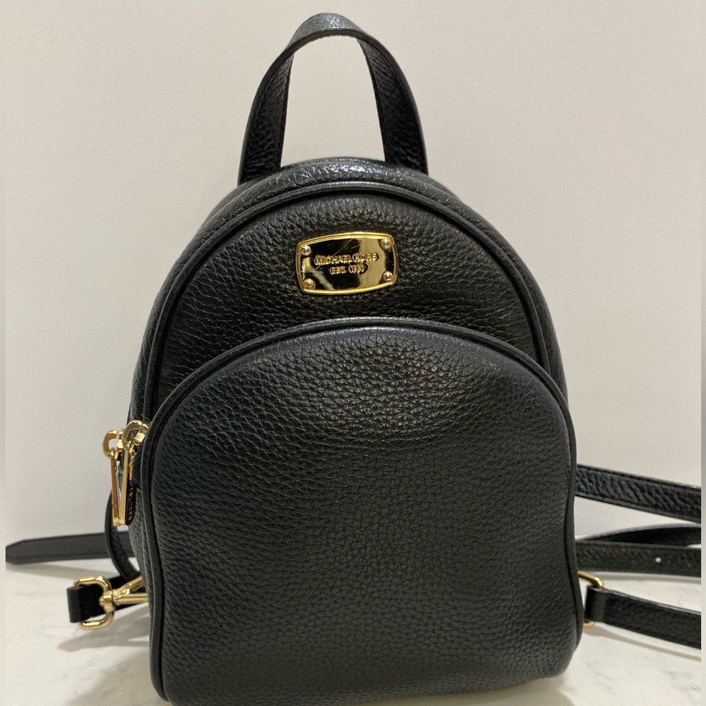 🚨SOLD 🚨👜MICHEAL KORS ✨semi new✨ MINI BACKPACK - Picture 1 of 13